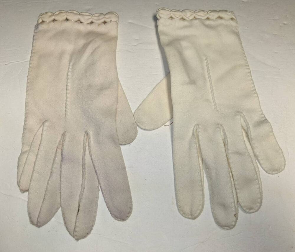 Vintage Gathered Wrist Cream Shorties Gloves STAINED good for costumes crafts